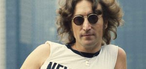 10 Έλληνες καλλιτέχνες διασκευάzουν John Lennon