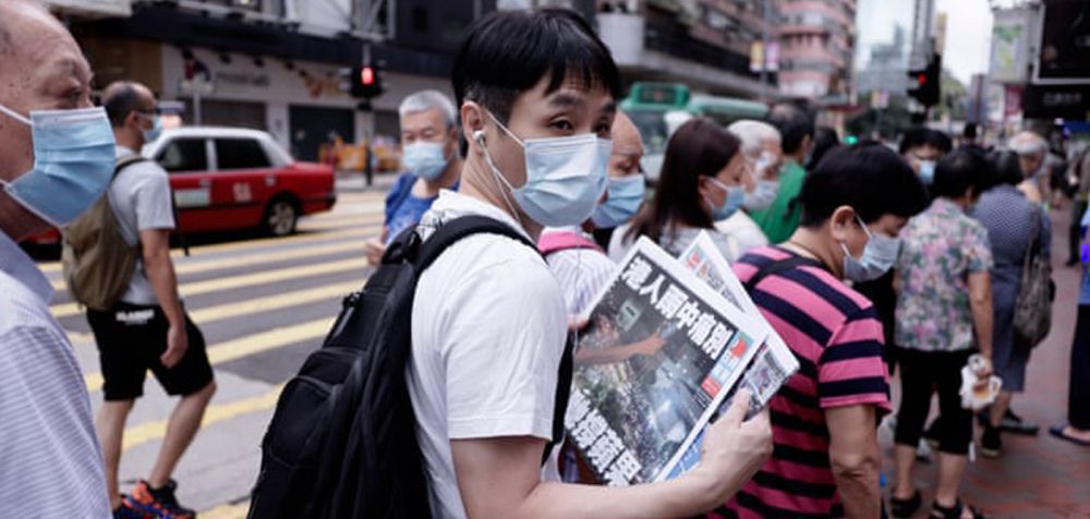 Η Κίνα έκλεισε την εφημερίδα Apple Daily του Χονκ Κονγκ-  Ουρές για το τελευταίο φύλλο