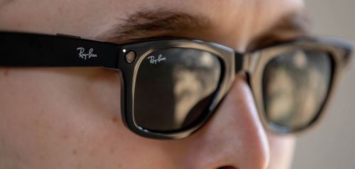 «Έξυπνα» γυαλιά παρουσίασαν Ray-Ban και Facebook