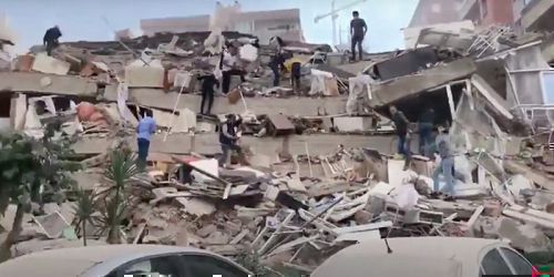 Μεγάλες καταστροφές στη Σμύρνη - Έπεσαν πολυκατοικίες