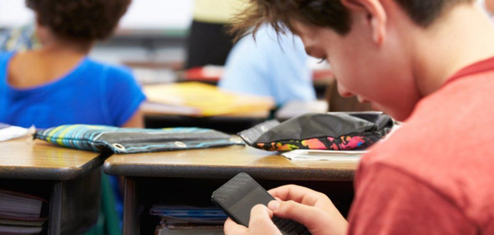 Απαγορεύονται τα κινητά στα σχολεία του δημοτικού και του γυμνασίου