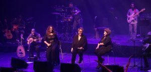 Γαλάνη, Τσαλιγοπούλου &amp; Νέγκα singing Greece: a tribute