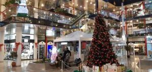 Εορταστικό ωράριο Χριστουγέννων: Ανοιχτά τα καταστήματα την Κυριακή