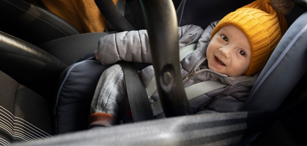 Πολύ μεγάλος ο κίνδυνος θερμοπληξίας για τα παιδιά που αφήνονται σε κλειστά σταματημένα αυτοκίνητα