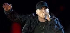 Άλμπουμ- έκπληξη με τίτλο &quot;Kamikaze&quot; κυκλοφόρησε ο Eminem