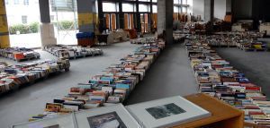 Παλαιοβιβλιοπωλείο των αστέγων: Εκεί που τα άστεγα βιβλία βρίσκουν μια πρόσκαιρη στέγη