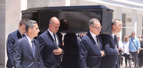 30 φωτογραφίες από την κηδεία της Νόνικας Γαληνέα