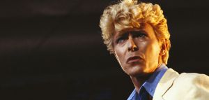 Σαν σήμερα ο David Bowie τραγούδησε «Let’s Dance»
