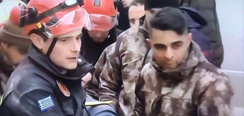 Τουρκία: Με την ΕΜΑΚ γιος πυροσβέστη που έσωσε τον μικρό Ανδρέα στο σεισμό του Αιγίου