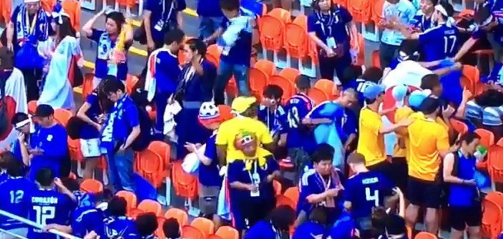 Οι Ιάπωνες θεατές καθάρισαν το στάδιο μετά το ματς