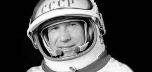 Πέθανε ο Αλεξέι Λεόνοφ, ο πρώτος άνθρωπος που έκανε περίπατο στο διάστημα