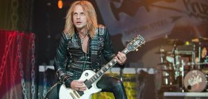 O κιθαρίστας των Judas Priest υπέστη ρήξη ανευρύσματος αορτής πάνω στη σκηνή