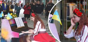Προσφυγοπούλα από την Ουκρανία παίζει πιάνο για την πατρίδα της
