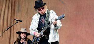 Neil Young &amp; Crazy Horse: Νέο τραγούδι, video clip και δίσκος