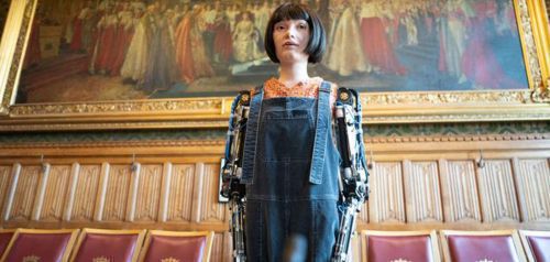 Ανθρωπόμορφο ρομπότ μίλησε για πρώτη φορά στο βρετανικό κοινοβούλιο