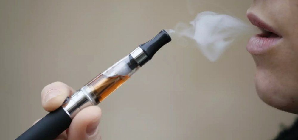 Οι χρήστες ηλεκτρονικού τσιγάρου εισπνέουν λιγότερες τοξικές ουσίες