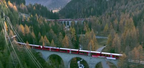 Η Ελβετία κατέρριψε ρεκόρ με το μεγαλύτερου μήκους επιβατικό τρένο