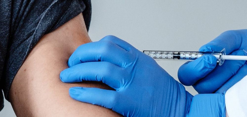 Τι θα κάνουμε στο μέλλον με τα εμβόλια - 8 ερωτήσεις και απαντήσεις από τους NYT