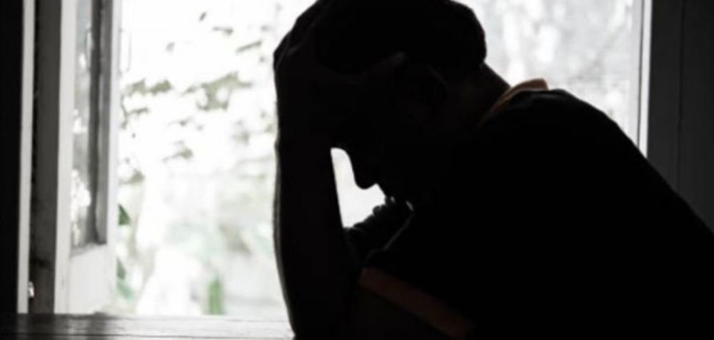 Αυτοκτόνησε όταν κυκλοφόρησε ερωτικό βίντεο του γιου του με άλλον άνδρα