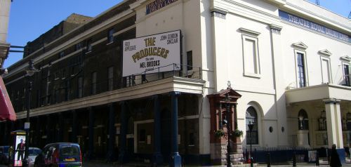 Άνοιξε και πάλι το παλαιότερο θέατρο στον κόσμο, στο Λονδίνο