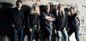 Οι Saxon σε ένα θρυλικό κομμάτι των Deep Purple