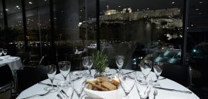 Τσικνοπέμπτη στο εστιατόριο του Μουσείου της Ακρόπολης