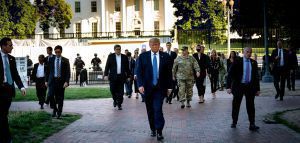 Απειλεί με στρατό ο Τραμπ - Οι ταραχές συνεχίζονται