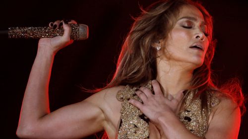 J.Lo.: Με σπάνια ποτ πουρί από το 1995 γιόρτασε τα γενέθλιά της
