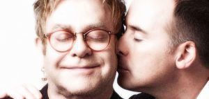 Ο Elton John παντρεύτηκε το σύντροφό του!