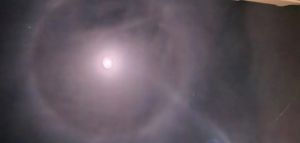 &quot;Halomoon&quot;: «Σεληνιακό φωτοστέφανο» στον ουρανό της Κρήτης