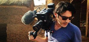 Ο Χριστόφορος Παπακαλιάτης γυρίζει ντοκιμαντέρ στην Αφρική