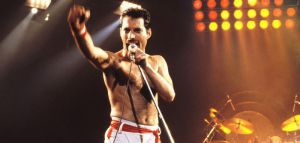 Ο Freddie Mercury &quot;ερμηνεύει&quot; μοναδικά το τραγούδι του «Τιτανικού»