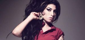 Η Amy Winehouse έκοβε τα χέρια της απ’ τα 9 της