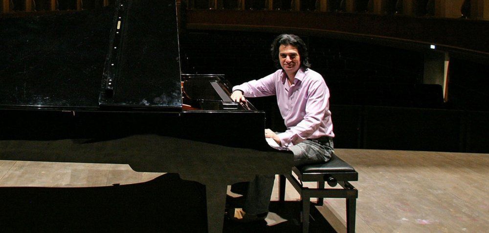 Βασίλης Τσαμπρόπουλος: Η τέχνη του πιάνου