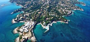 Δείτε από ψηλά την περιοχή με τις ακριβότερες βίλες στην Ελλάδα