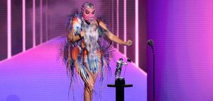 MTV Video Music Awards 2020: Την παράσταση έκλεψαν οι μάσκες της Lady Gaga