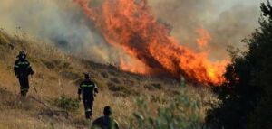 Πυρκαγιά σε δύσβατη περιοχή στα Τσουκαλαίικα Μεσσηνίας