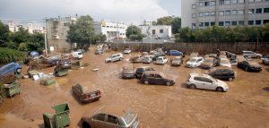 Εικόνες καταστροφής από τη βροχή στο Μαρούσι