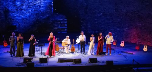 Η μεγάλη συναυλία του Κώστα Ματσίγκου στο Επταπύργιο με μια κιθάρα και οκτώ φωνές