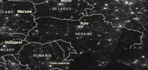 Δορυφορικές εικόνες της NASA δείχνουν την Ουκρανία στο απόλυτο σκοτάδι