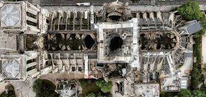 Notre Dame: Φωτογραφίες αποκαλύπτουν το μέγεθος της καταστροφής