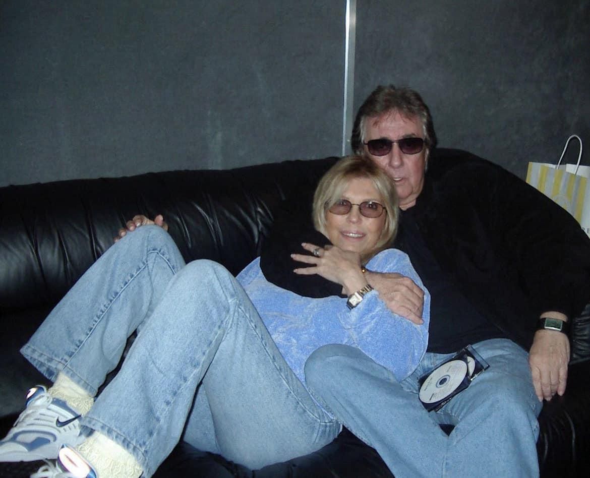 Nancy_Sinatra_and_Lee_Hazlewood_back_in_1995_during_their_reunion_tour.jpg