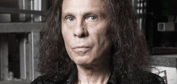 Γεννήθηκε ο Ronnie James Dio (1942)