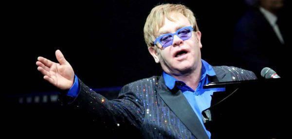 Γεννήθηκε ο Elton John (1947)