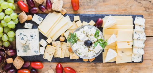 Οι Έλληνες λατρεύουν το τυρί και ένας ειδικός εξηγεί πώς και με τι ταιριάζει