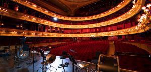 Η Βασιλική Όπερα του Λονδίνου συνεργάζεται με τον οίκο μόδας Balenciaga