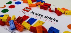 Η LEGO φτιάχνει τουβλάκια για τυφλά παιδάκια
