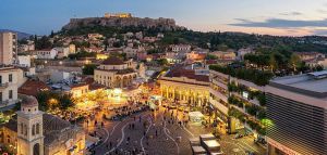 Guardian: Η Ελλάδα πρώτη φορά προσπαθεί να είναι προορισμός 12 μηνών