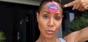Διάσημοι βγάζουν selfies με κονκάρδες «I voted»
