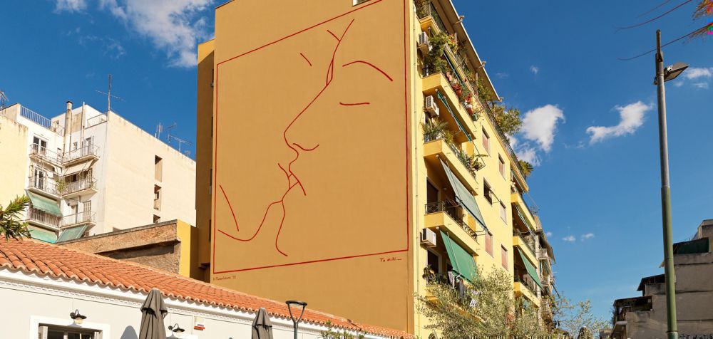 Εγκαίνια για το «OnAthens» με την τοιχογραφία «Το φιλί» του Ηλ. Παπαηλιάκη